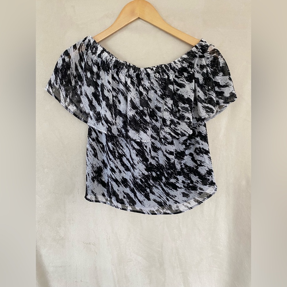 Women’s Express Cropped Off-the-Shoulder Top